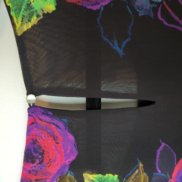 Chaus New York Rose Pleated Sleeve Blouse - Picture 8 of 8
